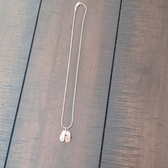 .925 Silver flip flop necklace - Picture 3 of 4